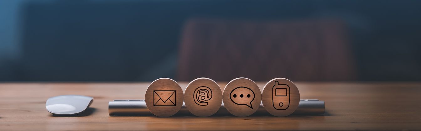 Kontakt Hero Background
